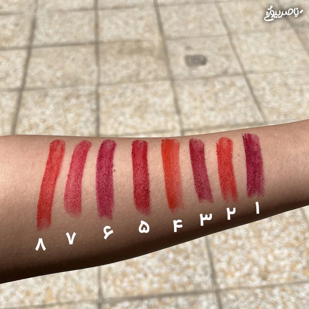 رژلب جامد اکلیلی میس بتی — تصویر ۲