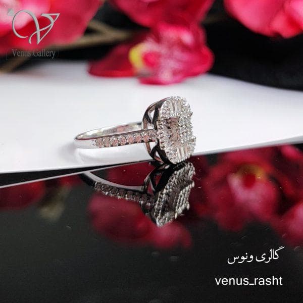 انگشتر نقره جواهری زنانه مدل امرالدکات پرنگین مربعی کد 1389 — تصویر ۳