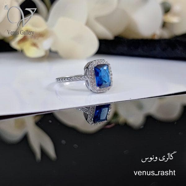 انگشتر نقره با نگین آبی مربعی کریستالی — تصویر ۲