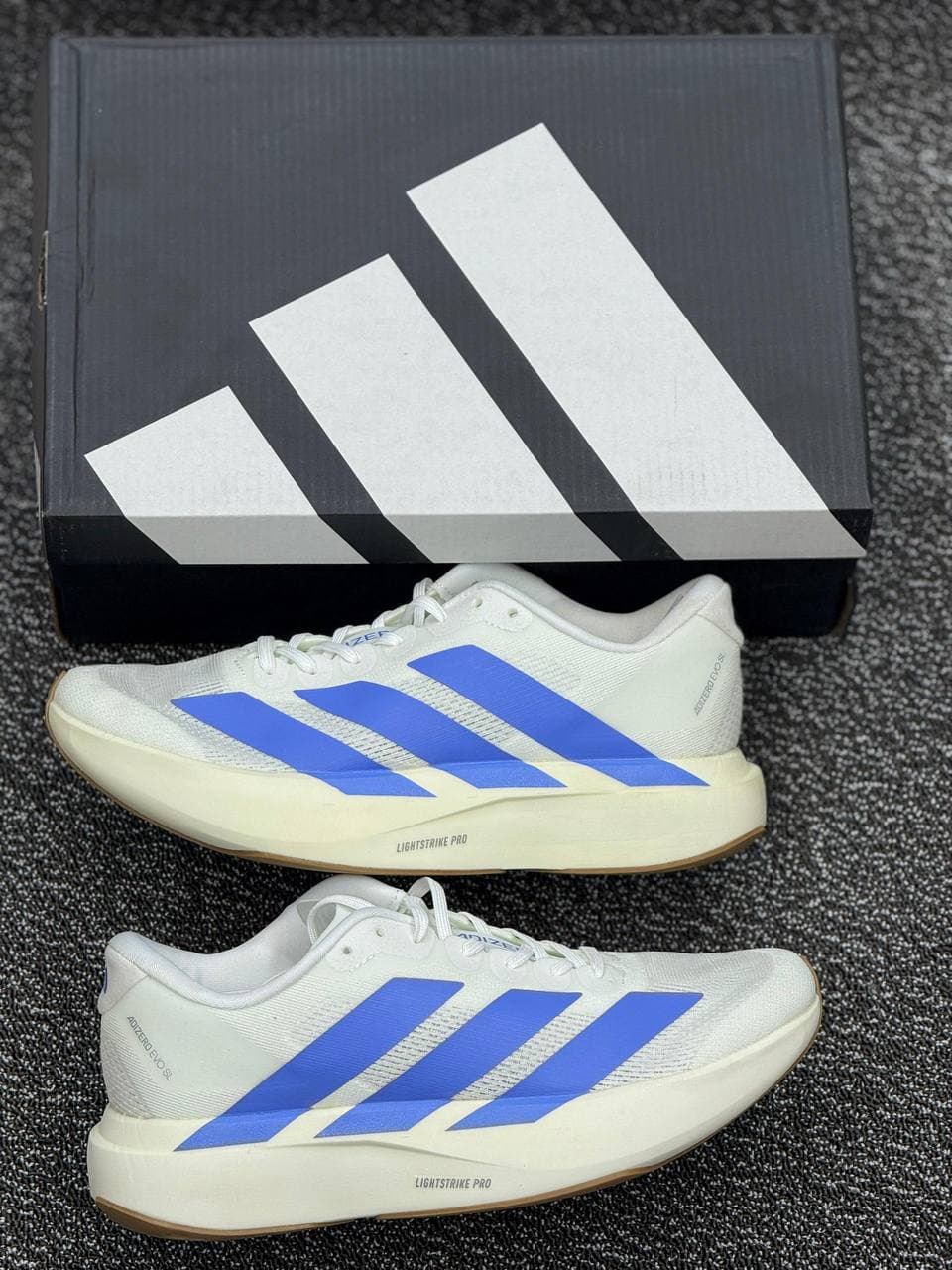 کفش کتونی مردانه آدیداس آدیزیرو سفید آبی adidas Adizero Evo — تصویر ۲