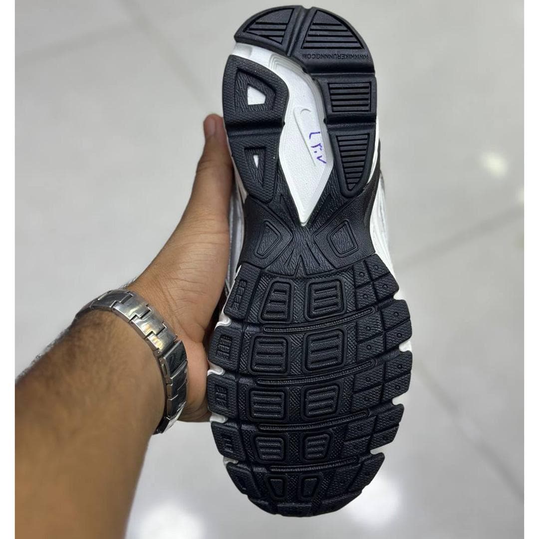 کفش کتونی زنانه و مردانه نایک اینیشیتور نقرهای خاکستری Nike Initiator Silver Grey — تصویر ۴