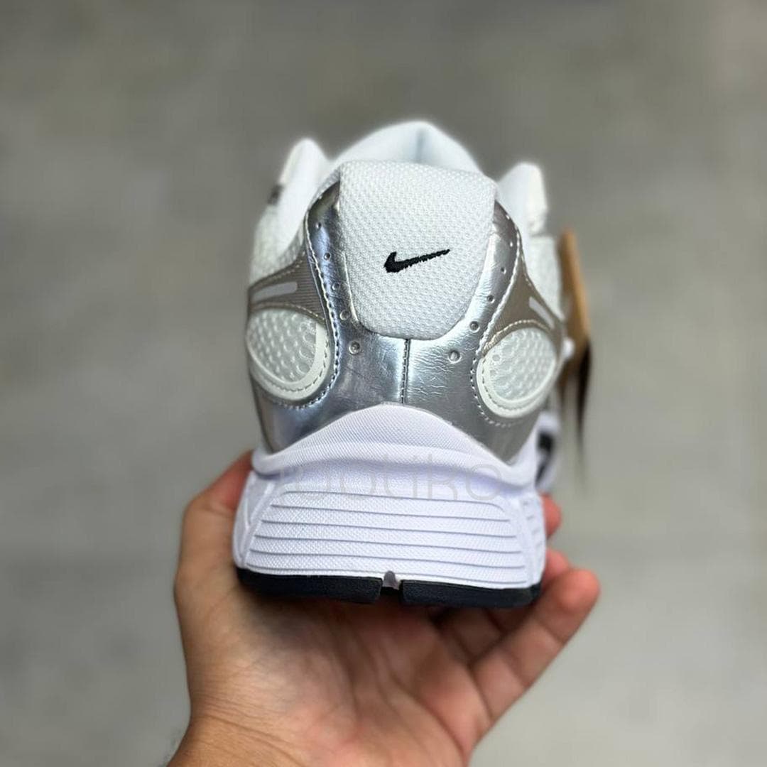 کفش کتونی زنانه و مردانه نایک وی فایو آر ان آر سفید متالیک نقره‌ای مشکی Nike V5 RNR White Vast Grey Metallic Silver Black — تصویر ۳