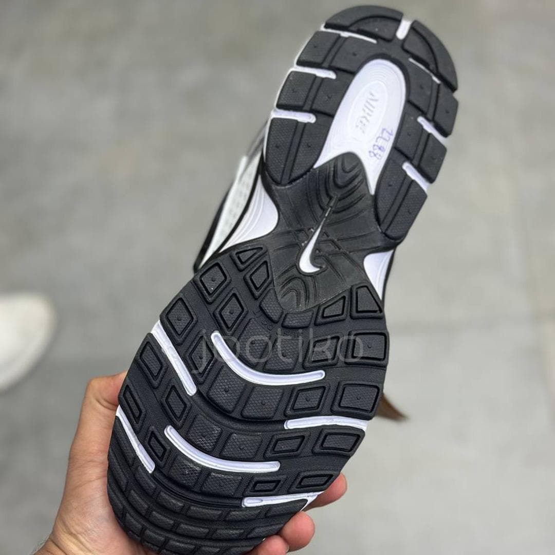 کفش کتونی زنانه و مردانه نایک وی فایو آر ان آر سفید متالیک نقره‌ای مشکی Nike V5 RNR White Vast Grey Metallic Silver Black — تصویر ۵