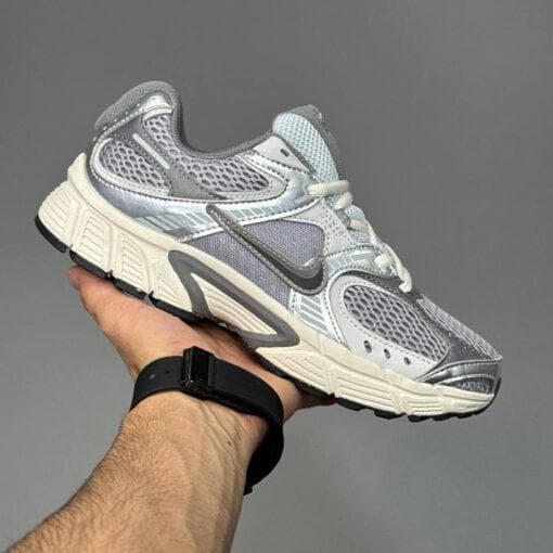 کفش کتونی زنانه و مردانه نایک وی فایو آر ان آر نقره‌ای طوسی زیره کرم Nike V5 RNR Cement Grey — تصویر ۲