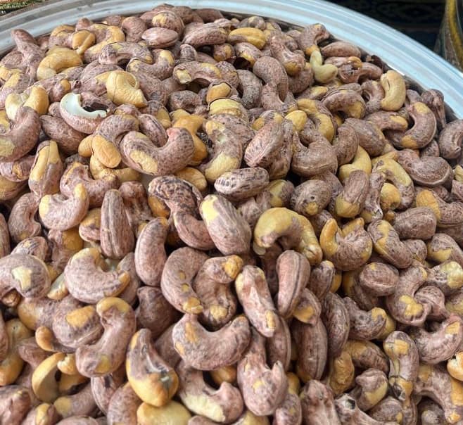 مغز بادام هندی با پوست