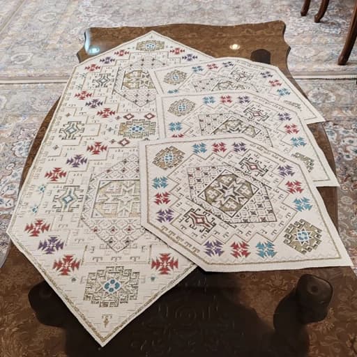 رومیزی چهار تکه مخمل ابریشم شاین دار طرح عشایر