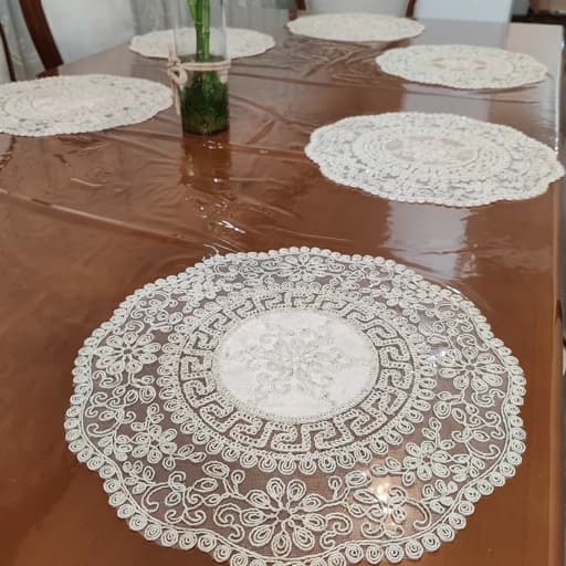 رومیزی عسلی زیربشقابی گرد دانتل طرح ورساچه جدید — تصویر ۵
