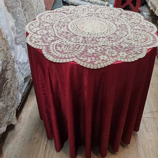 رومیزی گرد تک مخمل دانتل طرح ورساچه