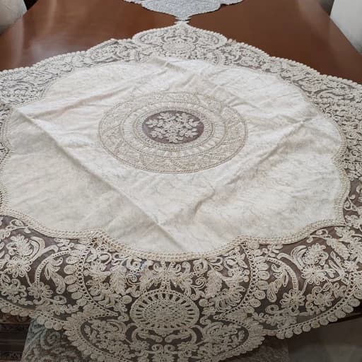 رومیزی مربع مخمل دانتل طرح ترک کیمیا 90 سانت