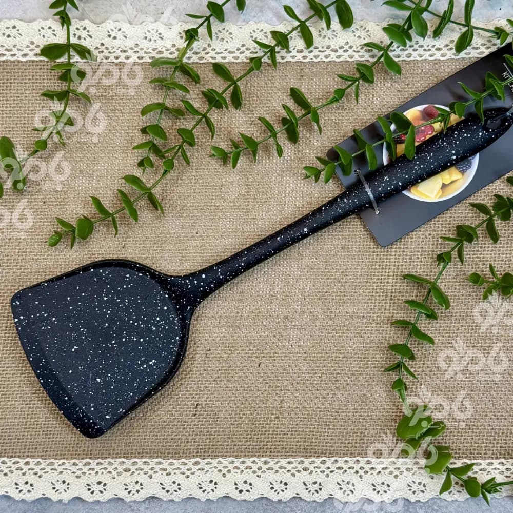 کفگیر پارویی خال خال ساده مشکیZ7