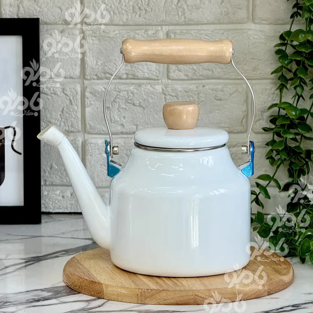 کتری لعابی تک سفید دسته چوبی 1/8 لیتر