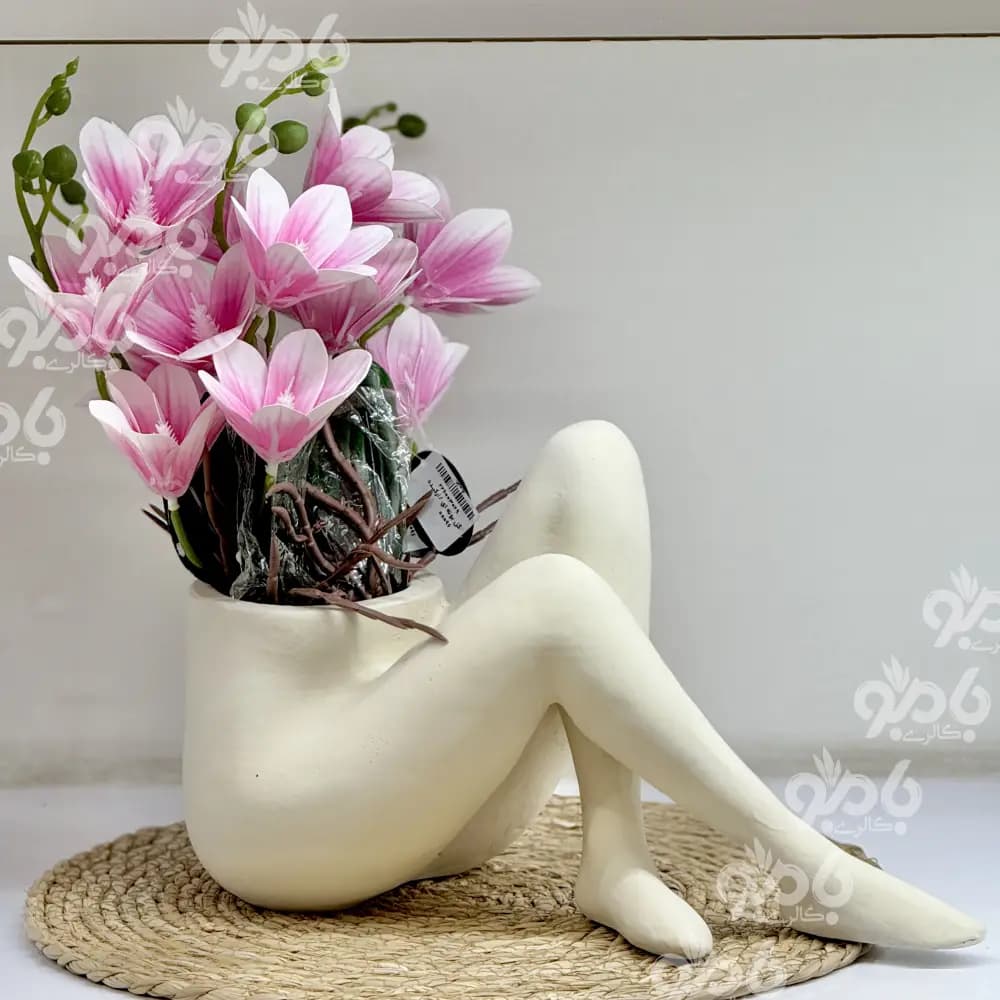 گلدان پا نیم تنه نشسته ساده سفید