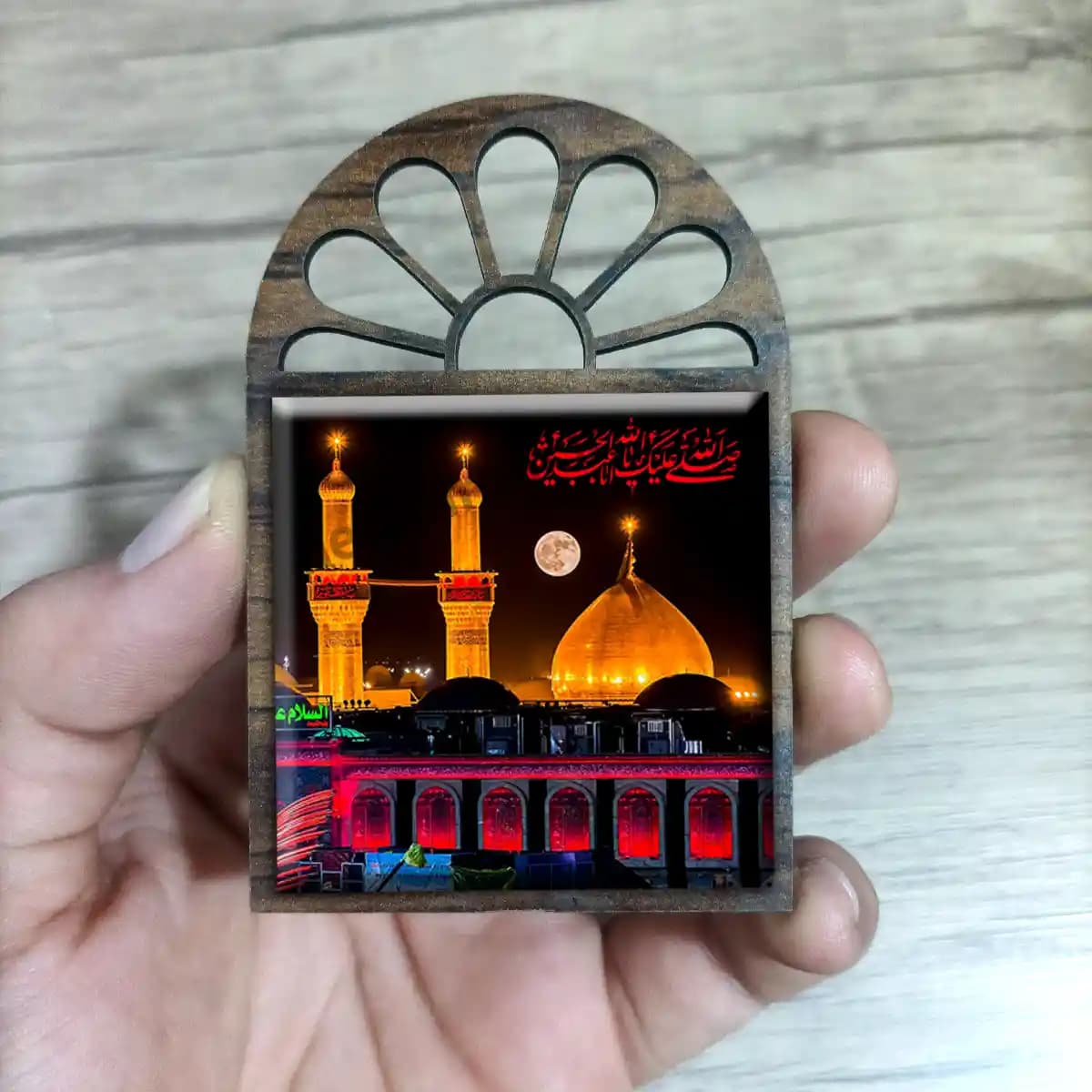تندیس کاشی پنجره ای صلی الله علیک یا اباعبدالله الحسین مدل 2F 27 — تصویر ۲