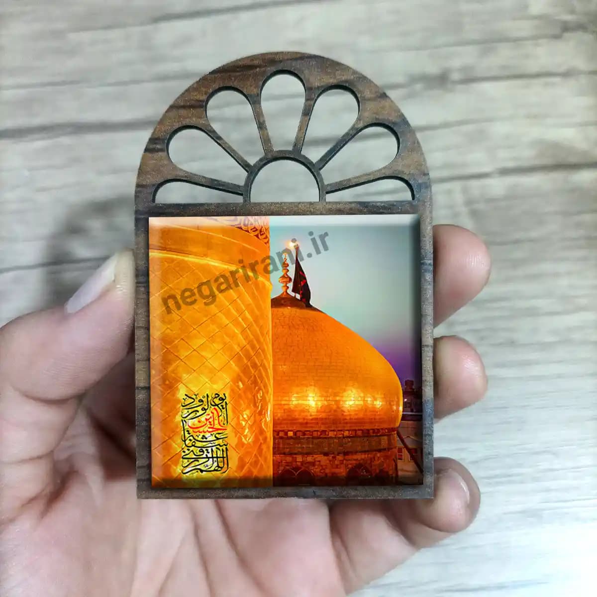 تندیس کاشی پنجره ای اللهم ارزقنی شفاعه الحسین یوم الورود مدل 2F 24 — تصویر ۲