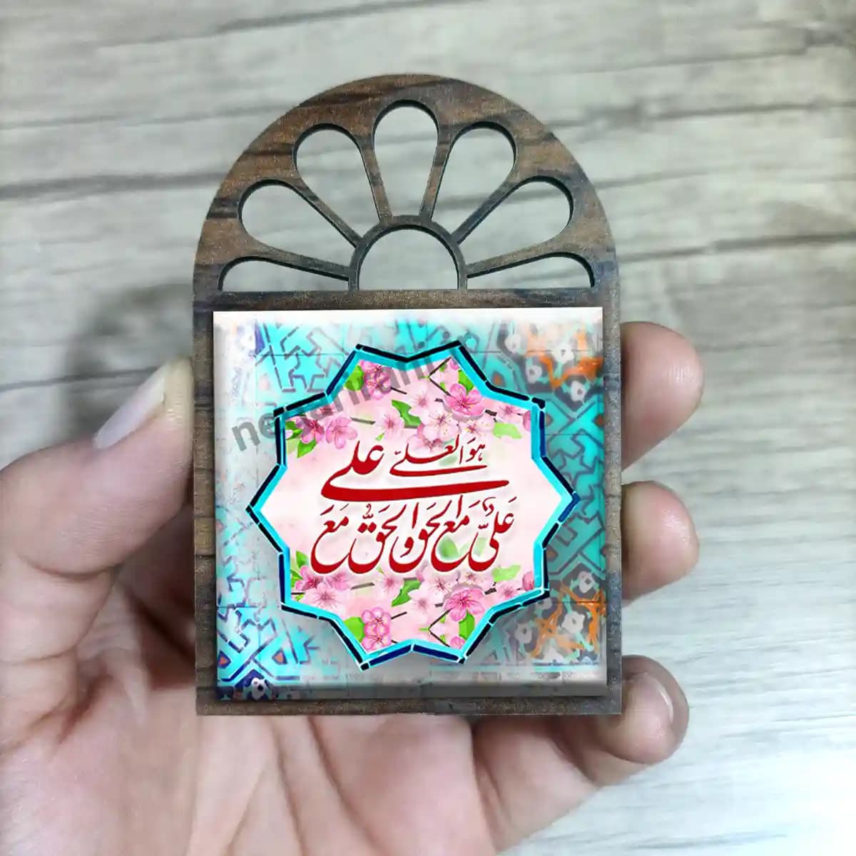 تندیس کاشی پنجره ای علی مع الحق و الحق مع علی 2D 154 — تصویر ۲