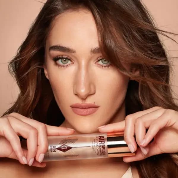 اسپری فیکس شارلوت تیلبری مدل AIRBRUSH FLAWLESS SETTING SPRAY — تصویر ۲