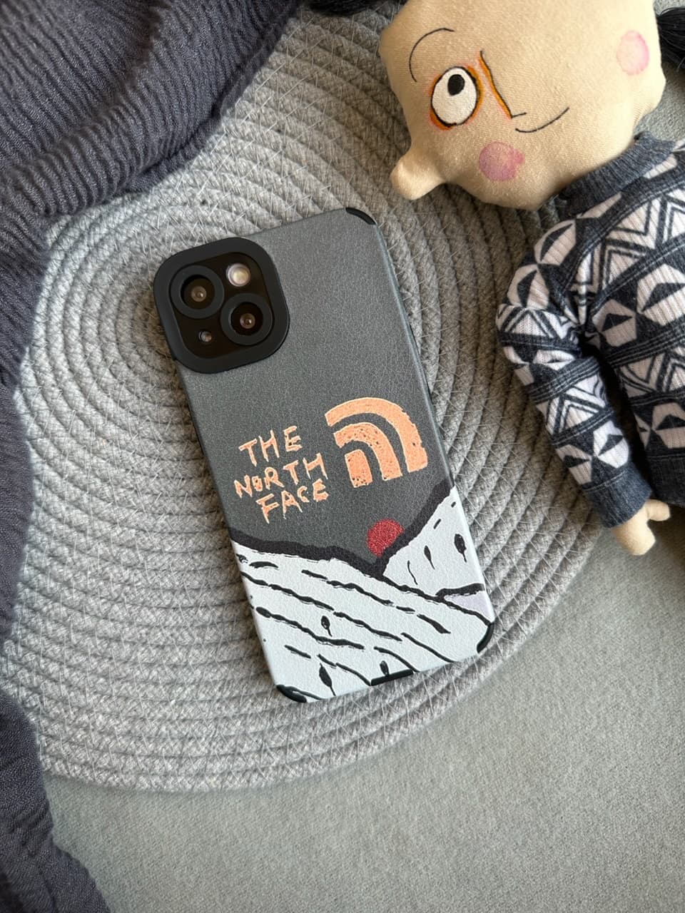 قاب The North Face آیفون 12 پرومکس — تصویر ۴
