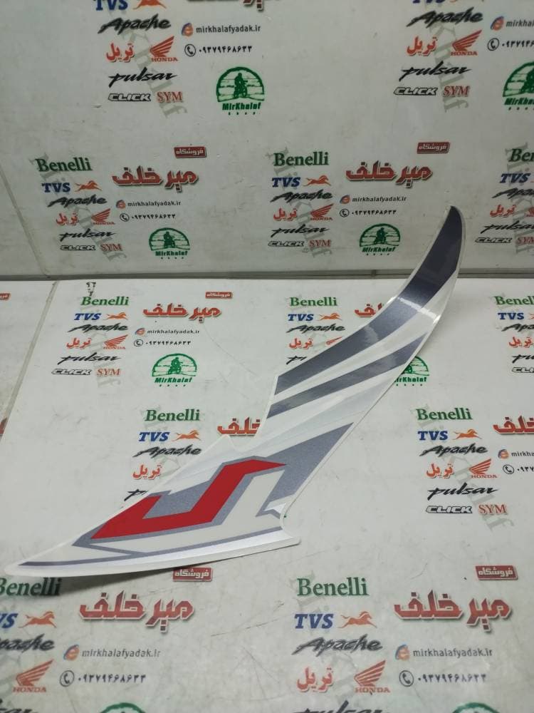 ارم (برچسب) قاب باله بغل موتور بنلی 150 جدید نیوفیس اصلی نقره ای (چپ)