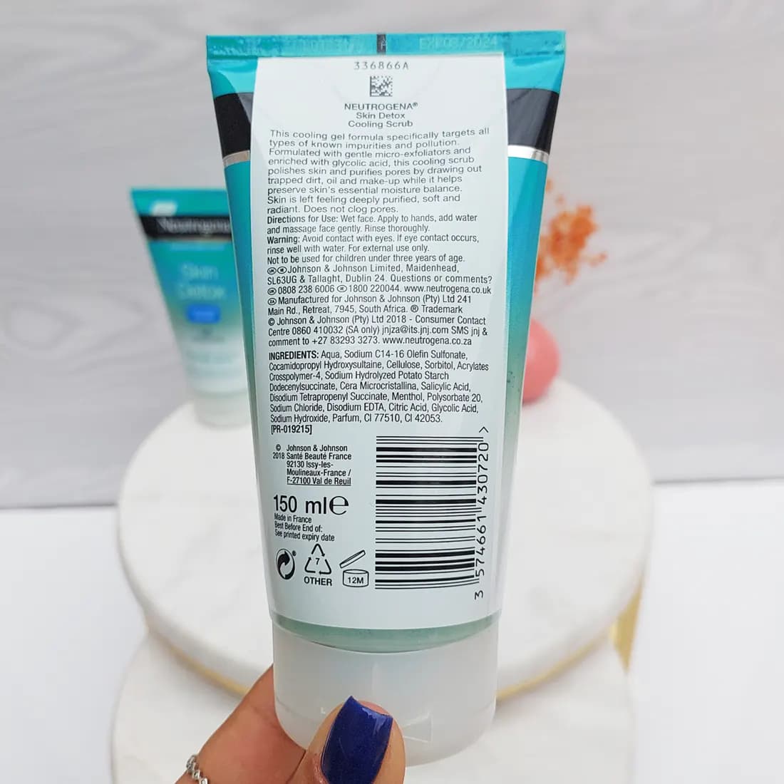 اسکراب نوتروژینا مدل Skin Detox حجم 150 میلی لیتر — تصویر ۲
