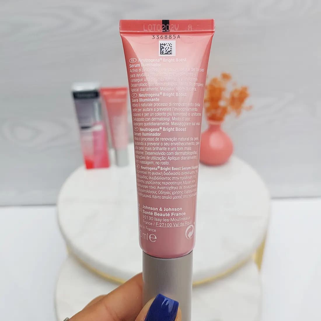 سرم ضدلک و روشن کنده نوتروژینا مدل Bright Boost حجم 30 میلی لیتر — تصویر ۲