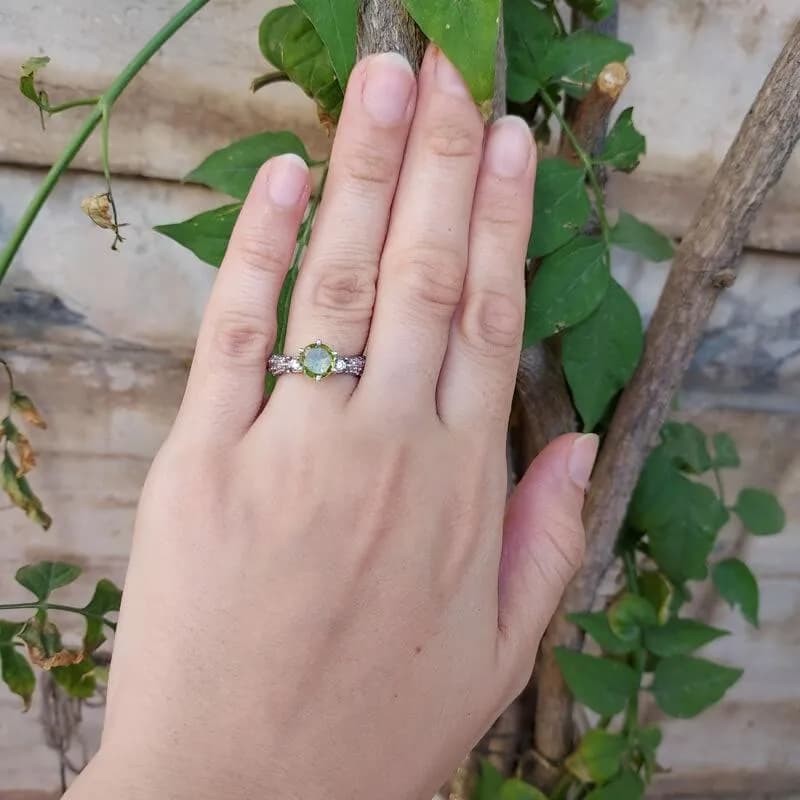 انگشتر نقره زنانه نگین زبرجد اصل ظریف آقابزرگ کد 543 — تصویر ۵