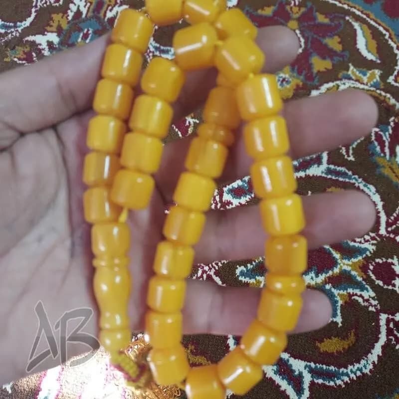 تسبیح سندلوس 33 دانه بودار کد 961 تراش قیچی زرد بسیار زیبا آقابزرگ — تصویر ۴