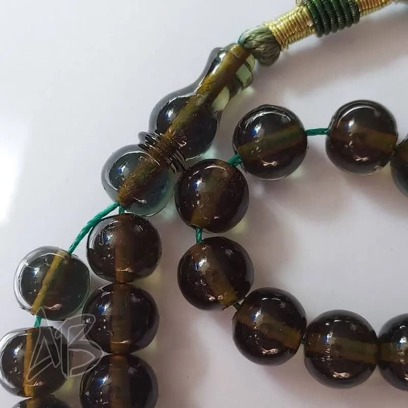 تسبیح سندلوس 45 دانه کد 960 بودار تراش گرد رنگ بسیار زیبا آقابزرگ — تصویر ۲