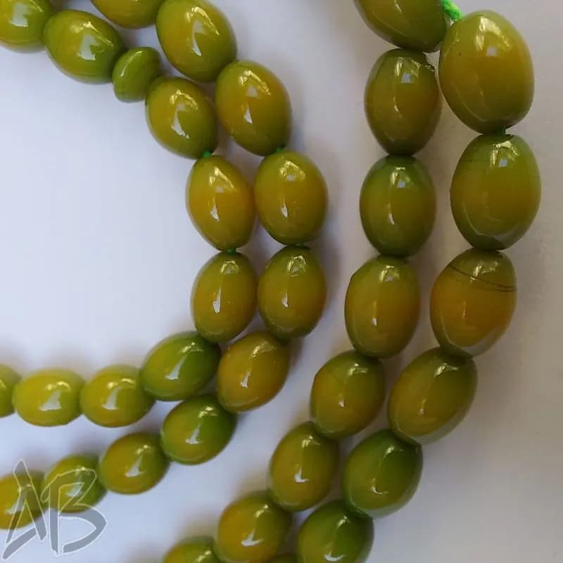 تسبیح سندلوس اصل صددانه (101 دانه) تراش گندمی رنگ شده کهرمان کد 922 آقابزرگ — تصویر ۳