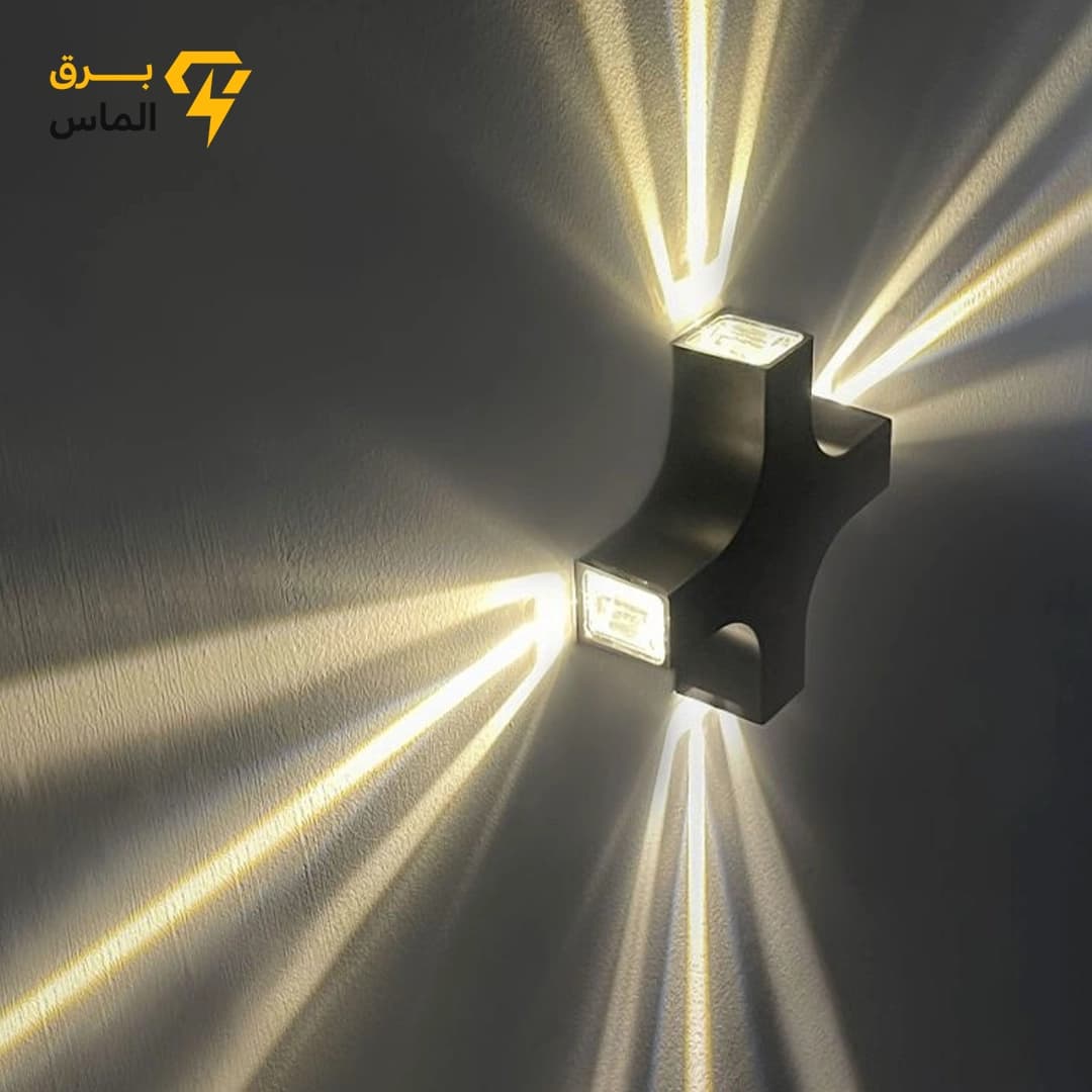 چراغ دیواری دکوراتیو چهار طرفه ضد آب مشکی 4 وات مودی