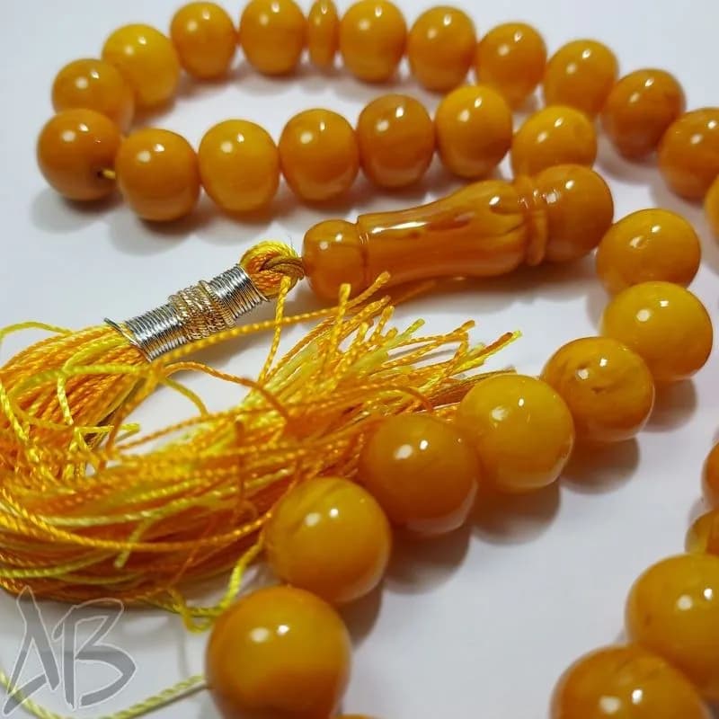تسبیح سندلوس 33 دانه بودار تراش شلغمی زرد کهربایی و خوش تراش کد 829 آقابزرگ