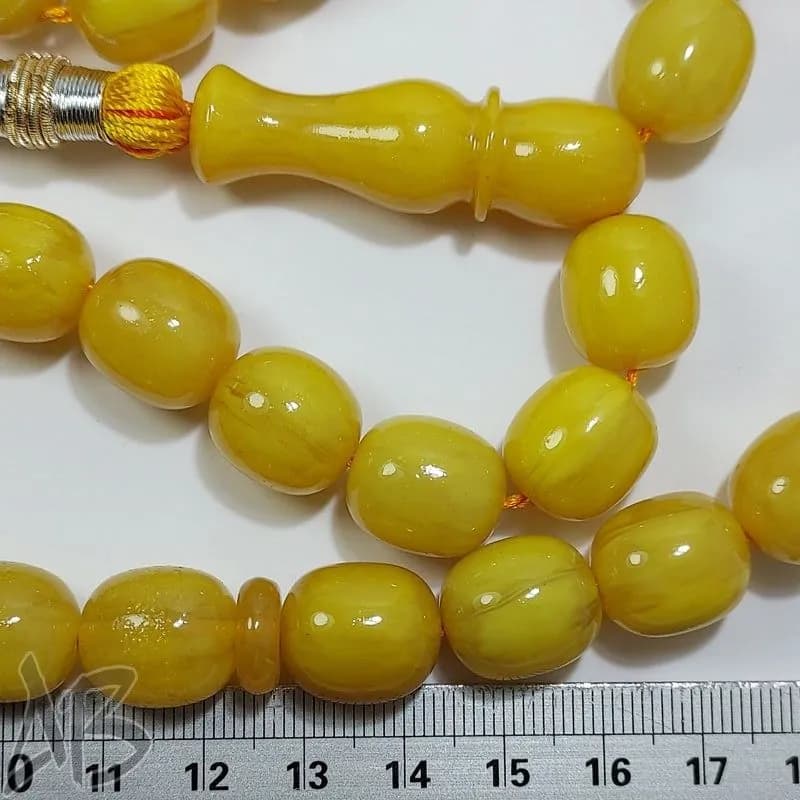 تسبیح سندلوس 33 دانه بودار تراش استوانه ای زرد کهربایی خوش تراش کد 827 آقابزرگ — تصویر ۲