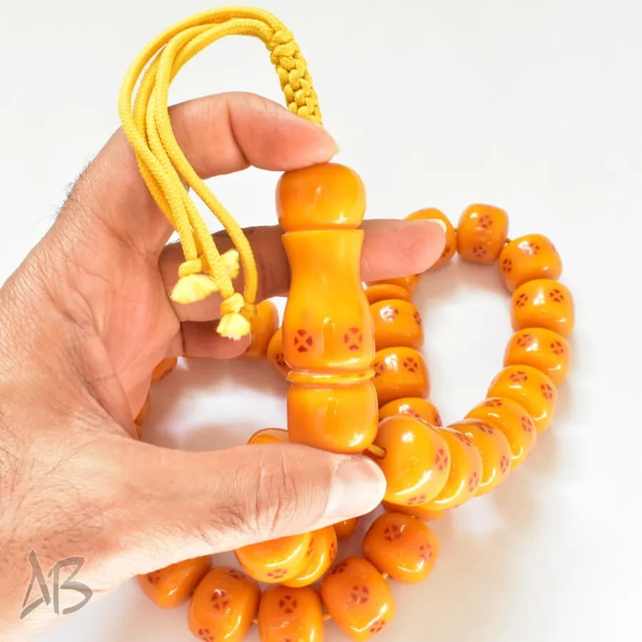 تسبیح سندلوس 33 دانه بودار کپسولی زرد درشت سایز 23 کد 823 آقابزرگ — تصویر ۳
