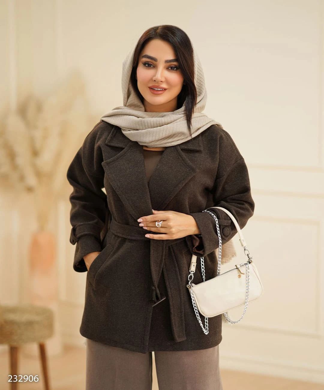 پالتو فوتر کوتاه آستردار یقه انگلیسی مدل نشیمن |کد:5036 — تصویر ۴