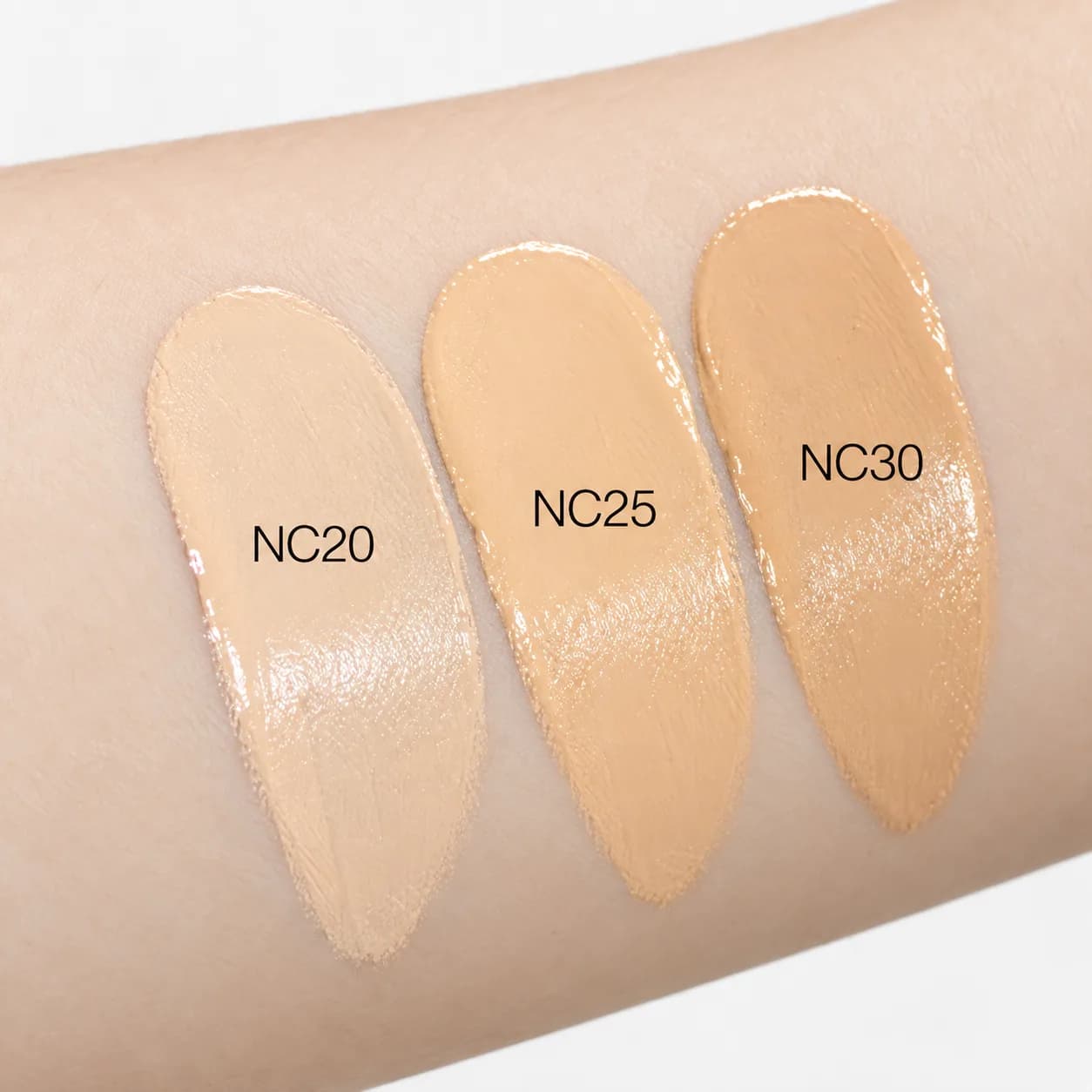 کرم پودر مک MAC مدل Studio Fix Fluid SPF15 حجم 30 میلی لیتر — تصویر ۲