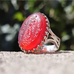 انگشتر نقره باسنگ عقیق قرمز با حکاکی یا اباعبدلله کد 1355 — تصویر ۲