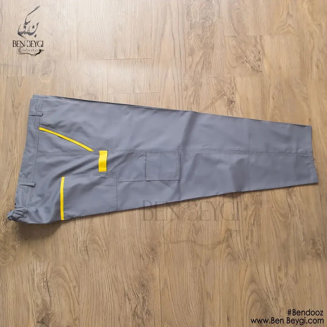 کاپشن کار با شلوار مهندسی پارچه کجراه سایز بزرگ مدل چهارجیب جلو زیپ دار قاپک دار شلوار جیب دار کمر کشی طوسی زرد کد 17396 — تصویر ۳