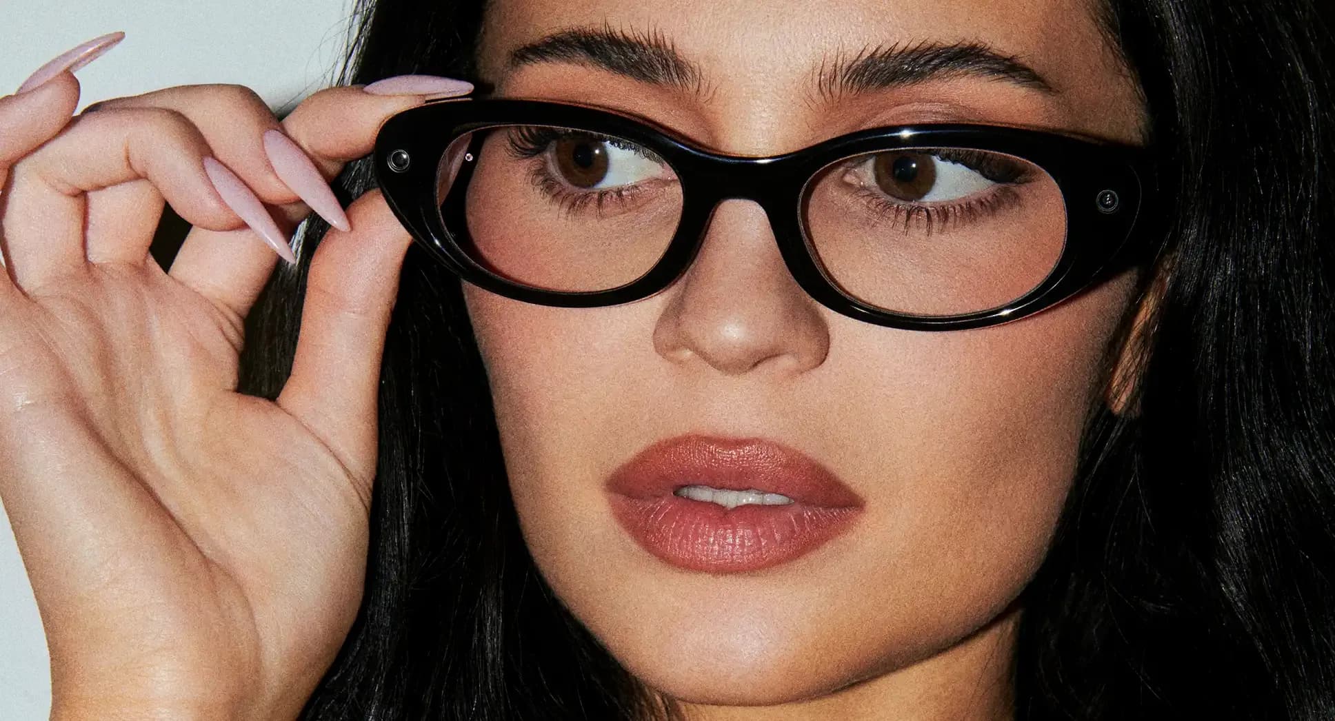 عینک هوشمند Meta مدل Starfire Kylie Edition فریم مشکی کلاسیک لنز فتوکروم خاکستری — تصویر ۶