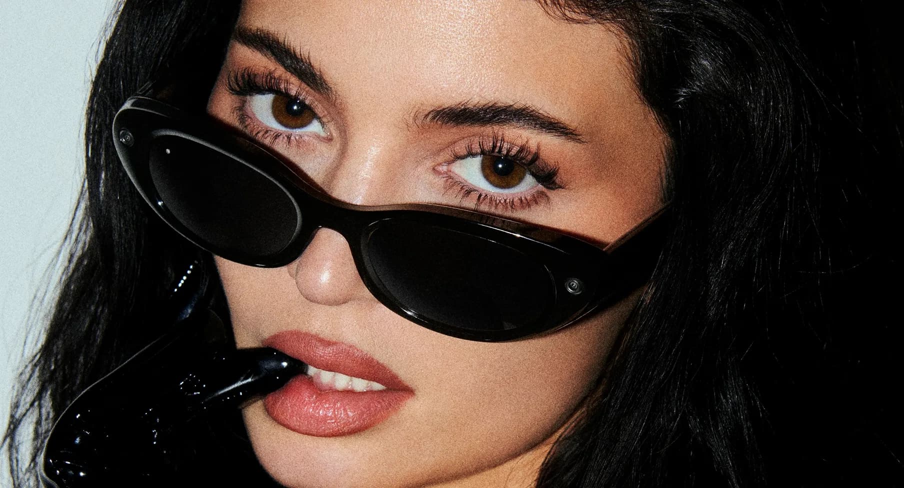 عینک هوشمند Meta مدل Starfire Kylie Edition فریم مشکی کلاسیک لنز مشکی — تصویر ۶