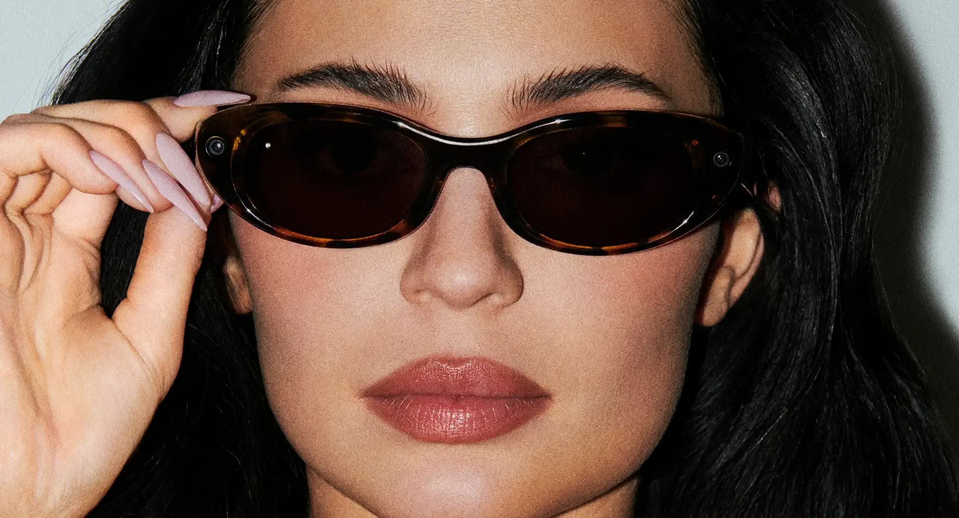 عینک هوشمند Meta مدل Starfire Kylie Edition فریم لاک‌ پشتی تیره لنز شکلاتی — تصویر ۶