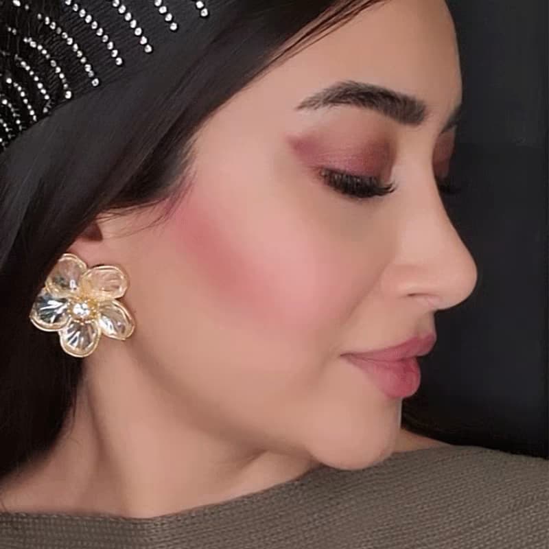 گوشواره میخی سواروسکی طرح گل طلایی