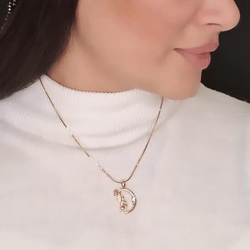 مدال دخترانه طرح مینیمال رنگ طلایی