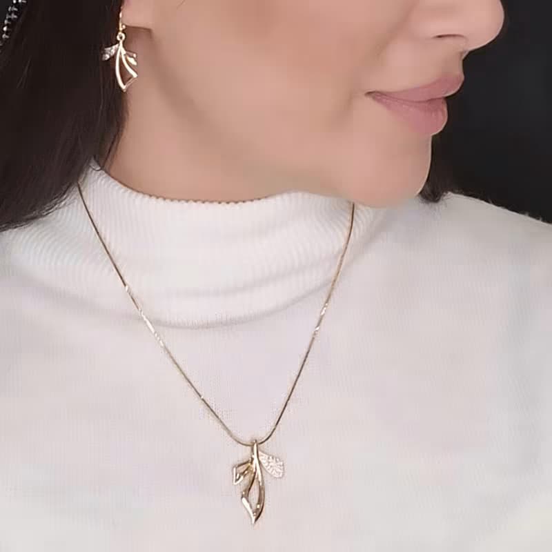 نیم ست زنانه مینیمال طرح پاپیون رنگ طلایی