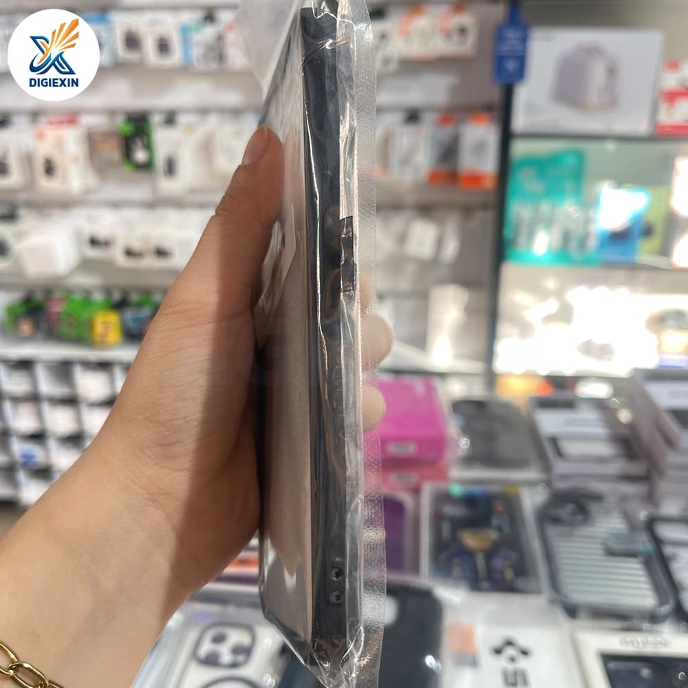 کاور چرمی کرکره ای مناسب برای آیفون 15 پرومکس — تصویر ۶