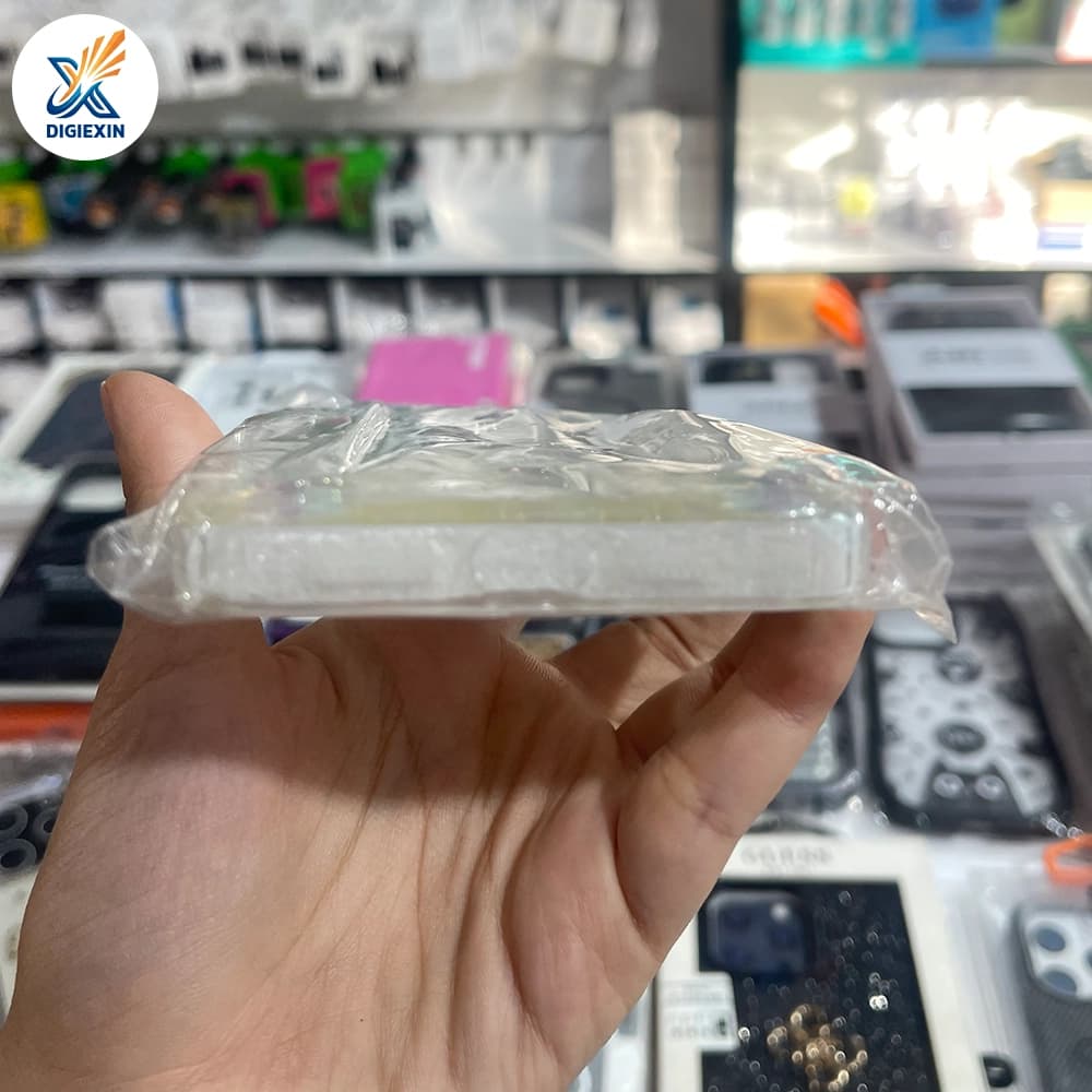 کاور شفاف طرح دار مناسب برای آیفون 15 پرومکس — تصویر ۸