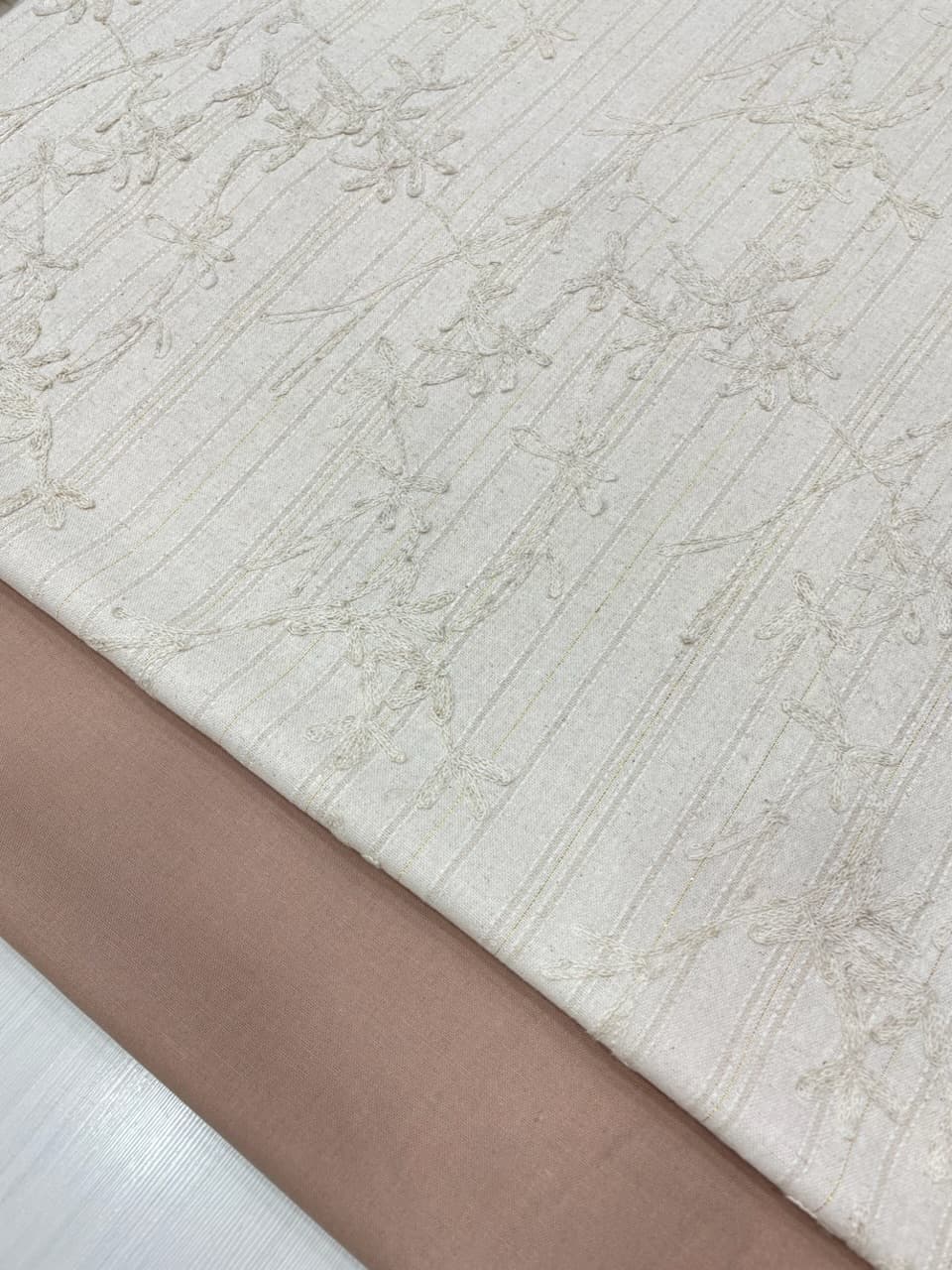 لینن نچرال سوزن دوزی طرح شاخه — تصویر ۲