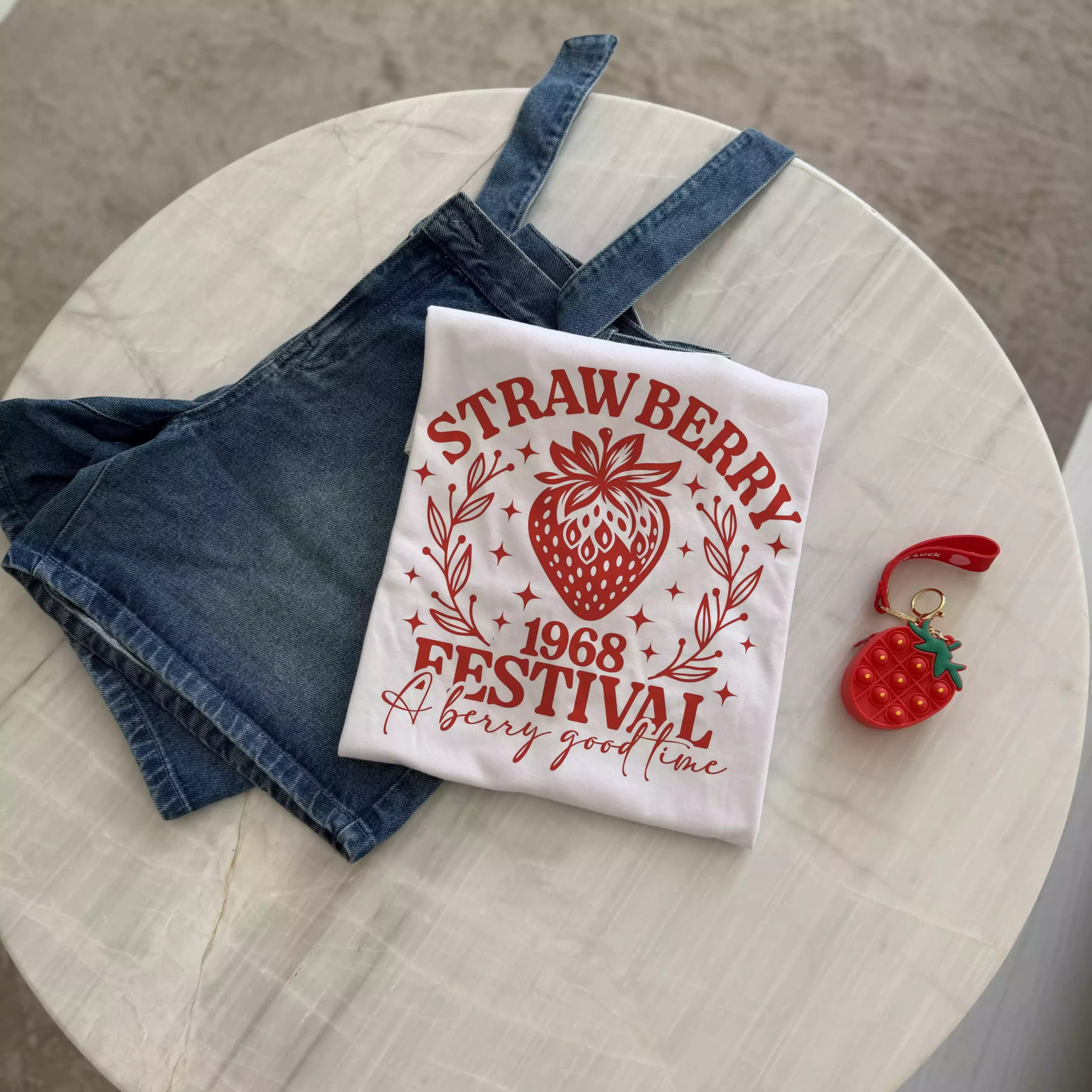 تیشرت نخ پنبه طرح توت فرنگی Strawberry Festival