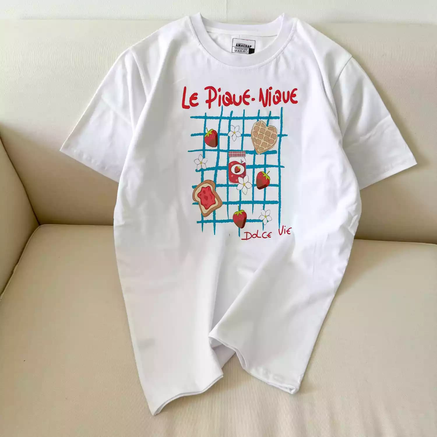 تیشرت نخ پنبه طرح پنکیک و توت‌فرنگی (Le Pique-Nique) — تصویر ۲