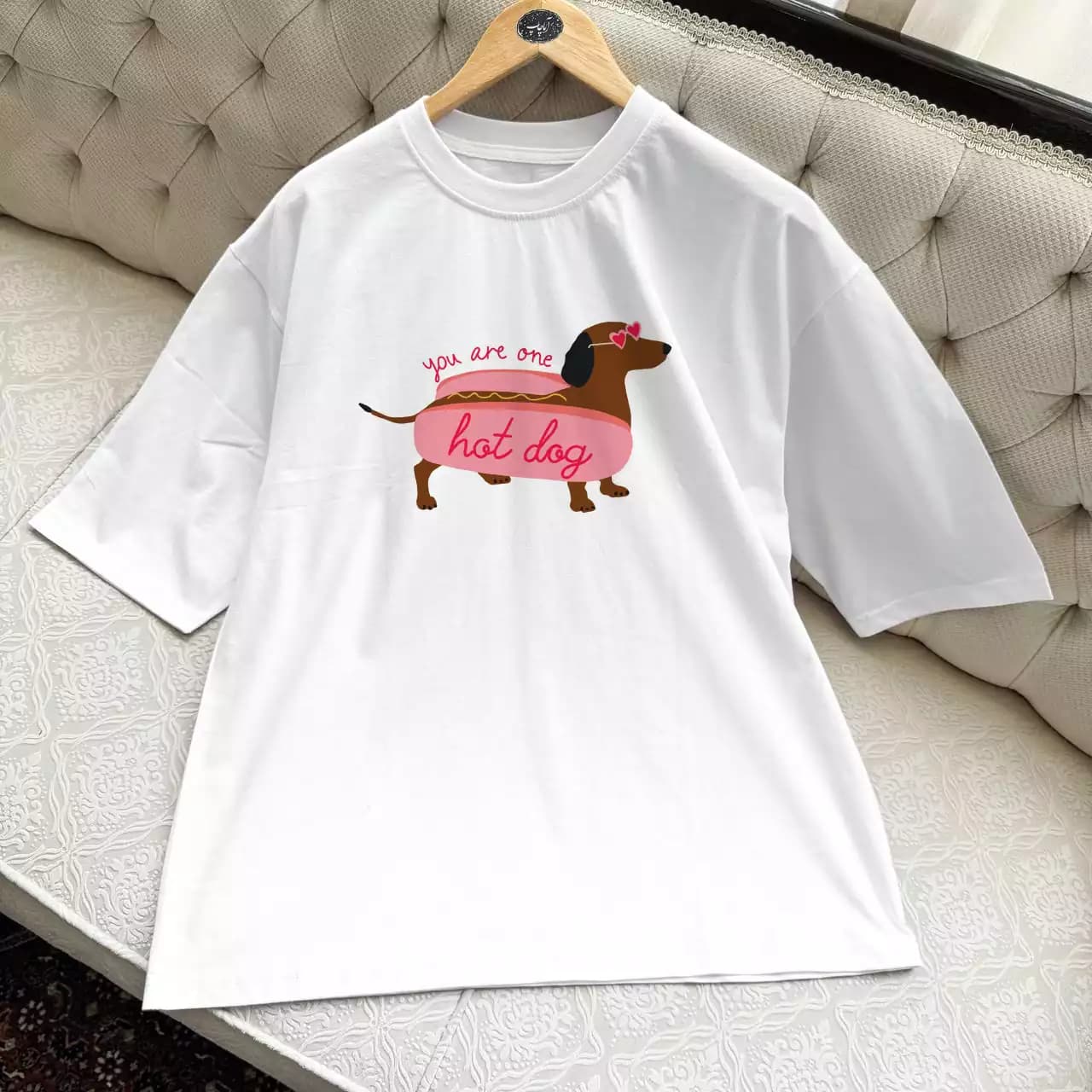 تیشرت نخ پنبه طرح سگ سوسیسی داکسوند (You are one hotdog)