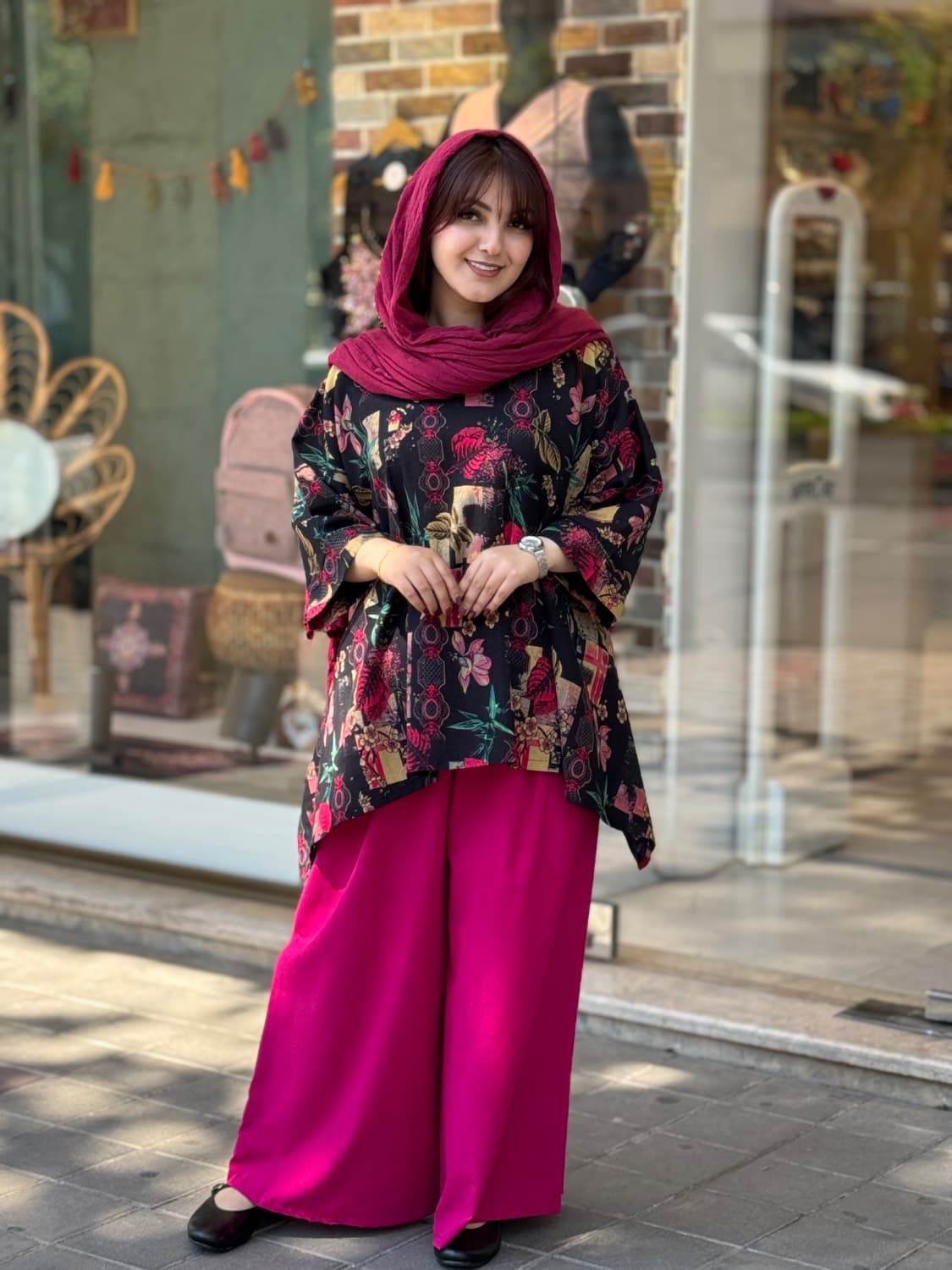 مانتو جلوبسته هنری رنگی مشکی سرخابی — تصویر ۴