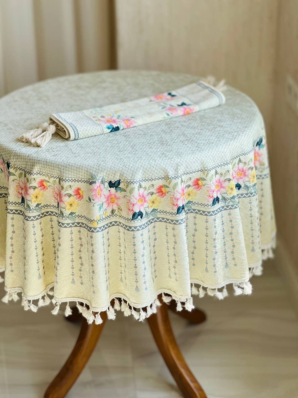 رومیزی گرد مخمل شانل ضد لک کد 561
